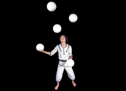 как научиться жонглировать